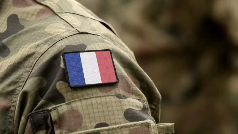 Service militaire : un retour aux sources ou un saut dans l&rsquo;absurde ?