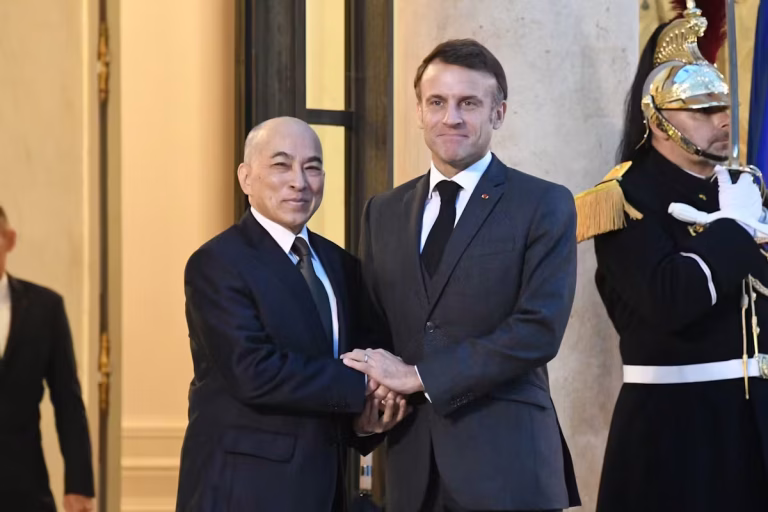 Le roi du Cambodge : un cancer, une monarchie et des promesses en l&rsquo;air