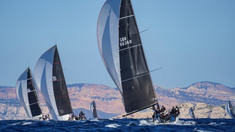 Quand la Méditerranée navigue à contre-courant : les dérives des maires RN face à la voile rapide