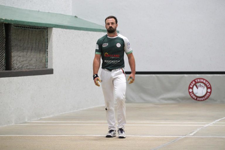 Championnats de Main Nue : Entre Passion et Contradictions