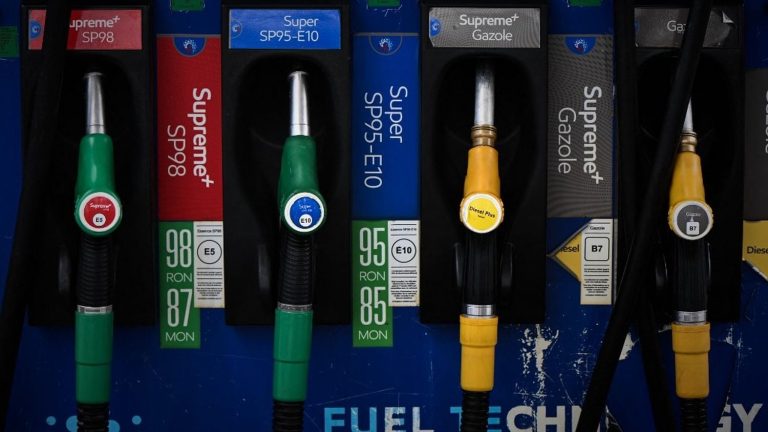 Réduction de la TVA sur les carburants : un coût réel de 17 milliards pour l&rsquo;État ?