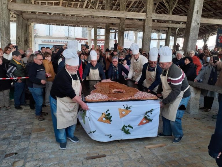 Villebois-Lavalette : Plus de 5 000 gourmands répondent à l’appel de la cornuelle