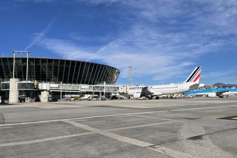 Perturbations aéroportuaires en France : le mouvement « Bloquons tout » à l&rsquo;horizon