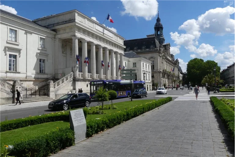 Arrestation d&rsquo;un Animateur Périscolaire à Tours : Un Dossier Épineux