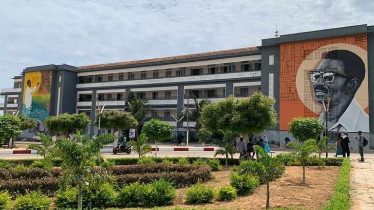 Sénégal : étudiants en colère face à l'absurdité des dirigeants conservateurs, exigent la réouverture des pavillons de l'université Cheikh-Anta-Diop !