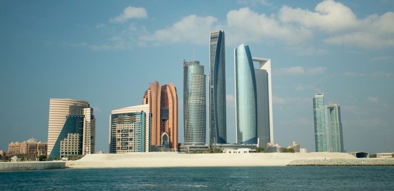 Bain Capital : Quand l’Appétit du Profit Éclipse les Inquiétudes Géopolitiques