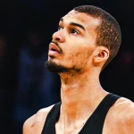 Victor Wembanyama critique les protocoles de sécurité après sa commotion cérébrale.