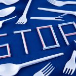 Des plasturgistes célèbrent la fin de l'interdiction du plastique dans les cantines : un cadeau aux conservateurs !