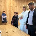 Suspicion de mariage blanc : un an après, Danielle espère toujours le retour de son mari, contraint de quitter la France