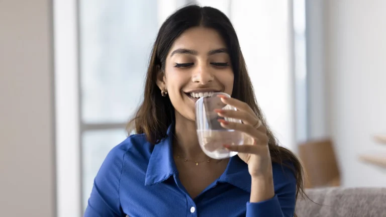 L&rsquo;illusion pétillante : L&rsquo;eau gazeuse, un faux ami pour la gestion du poids ?
