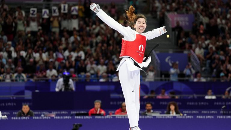 Zakia Khudadadi : Un parcours inspirant vers la naturalisation française