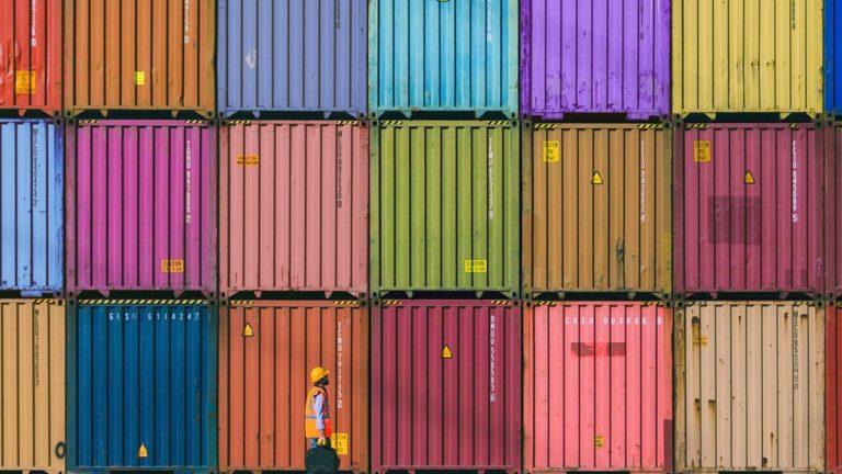 Touax : seulement 2 % du trafic mondial de conteneurs passe par le détroit d&rsquo;Ormuz.