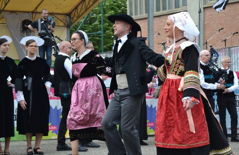 Fête de la Saint-Yves au Havre : défilé, jeux et marché artisanal pour célébrer la culture bretonne.