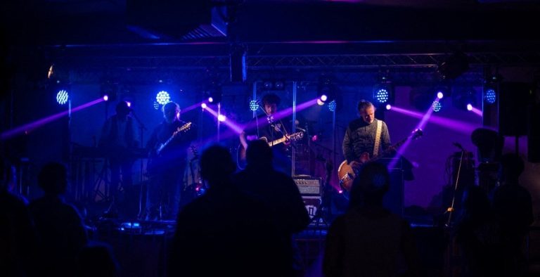 Festival rock dans une ancienne fromagerie de l&rsquo;Eure, édition agrandie cette année.