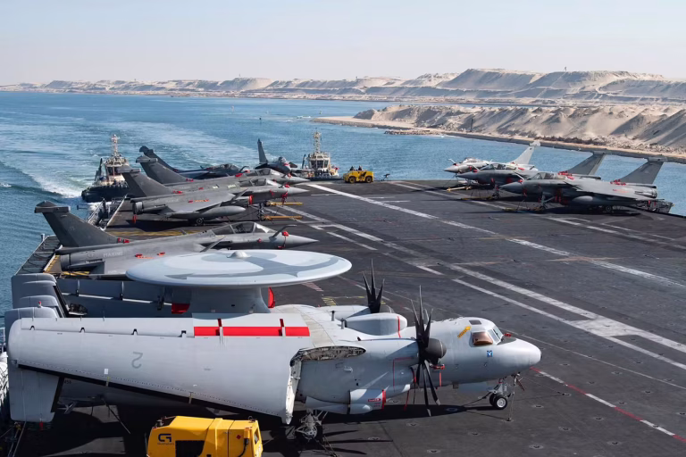 La France déploie le porte-avions « Charles de Gaulle » vers le golfe d’Aden