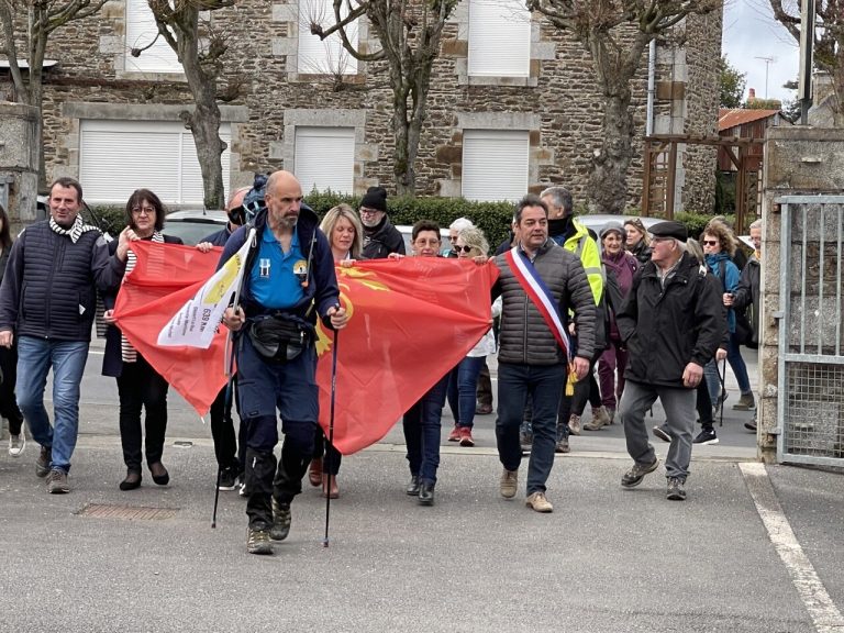 Du Mont-Saint-Michel à Royan : 570 km de marche pour sensibiliser à la maladie de Charcot.