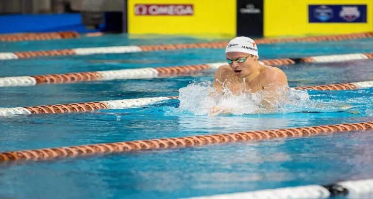 Léon Marchand remporte l&rsquo;Open de Fort Lauderdale en natation, établissant un nouveau record.