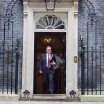 Starmer face à des tensions internes après la démission de son chef de cabinet suite au scandale Mandelson.
