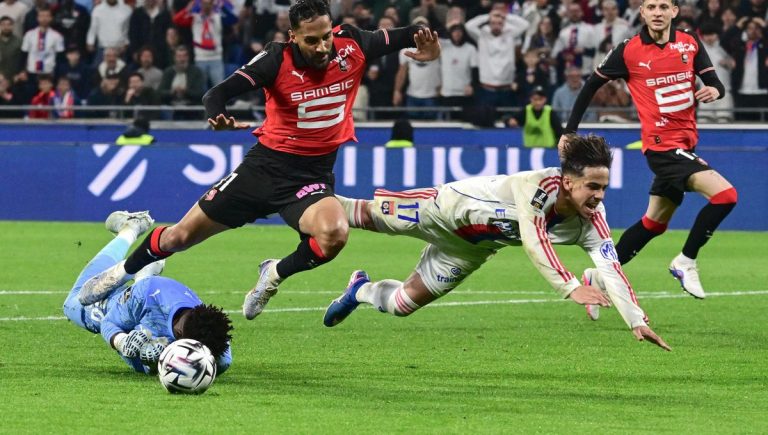 Lyon bat Rennes, éloignant le club breton de la Ligue des Champions
