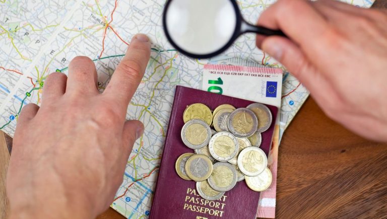 Vacances d&rsquo;été 2023 : les Français face à la hausse des prix des voyages.