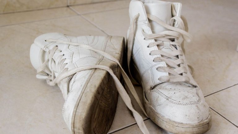 Redonnez de l&rsquo;éclat à vos baskets blanches