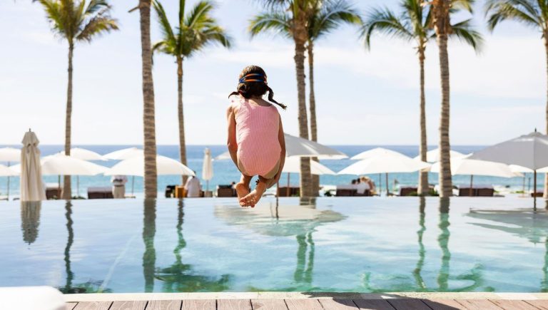 Préparation des vacances estivales 2024 : destinations et conseils de voyage en hausse.