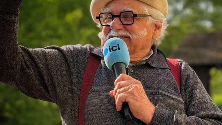 Au Moulin de Salles, Alain Mazeau préserve la langue occitane et son histoire locale.