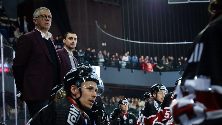 Gironde : le coach des Boxers de Bordeaux reste en poste après le titre de champion de France.