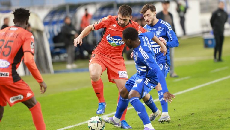 Ligue 2 : Laval et Bastia s&rsquo;affrontent pour la place de barragiste en fin de saison.