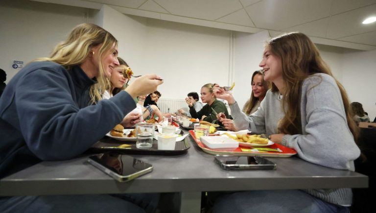 Le directeur du CROUS Nord Franche-Comté souligne l&rsquo;attente des étudiants pour le repas à 1 euro.