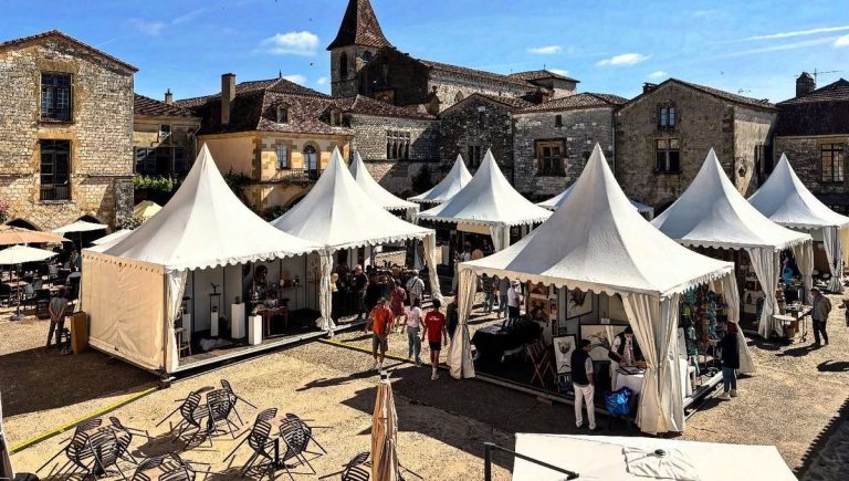 50 artisans d’art et artistes exposent leur savoir-faire à Monpazier du 14 au 17 mai 2026.