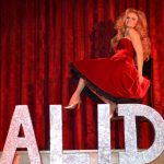 Sandy Sims interprète Dalida lors d&rsquo;un concert le 29 mai à Barville-en-Gâtinais.