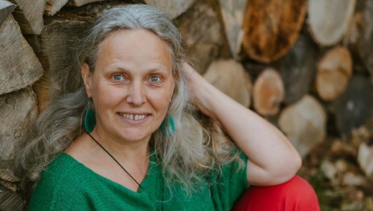 Nathalie Quentin, énergéticienne et kinésiologue, présente ses méthodes en France.