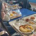 Repas à 1 euro pour les étudiants : une Toulousaine souligne l&rsquo;accès à la viande.