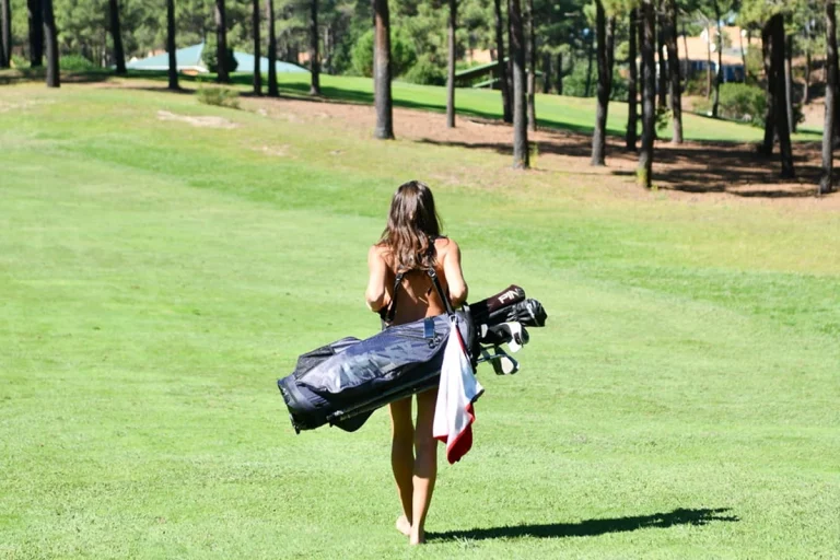 Un golf près de Bordeaux accueillera le premier championnat du monde de golf naturiste.