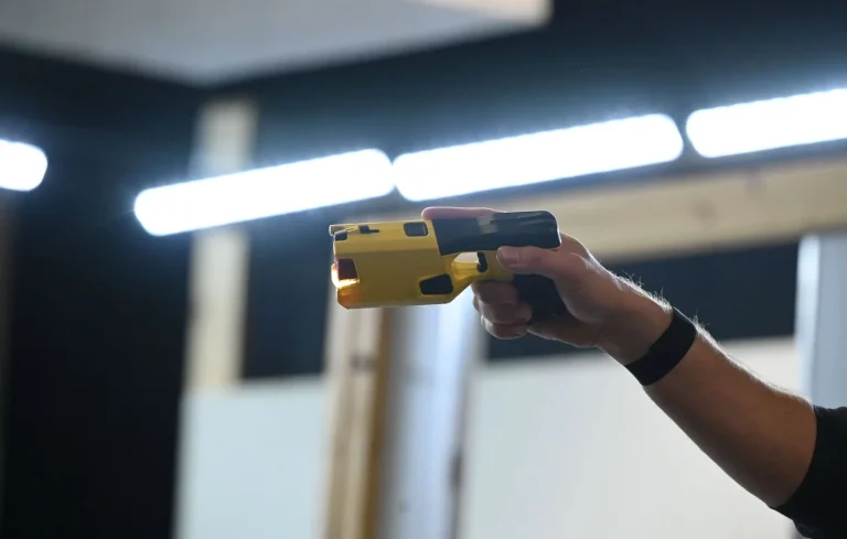Des agents SNCF et RATP autorisés à porter un pistolet à impulsion électrique dans certaines gares.