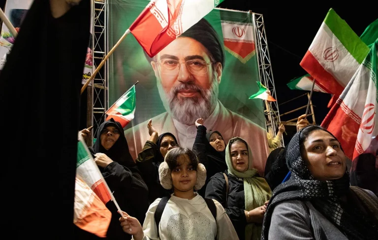 Iran : Le guide suprême appelle à une augmentation des naissances face à la crise démographique.