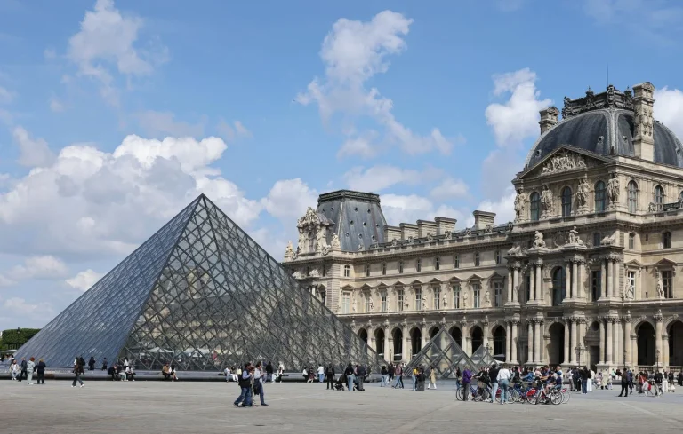 Arrestation d&rsquo;un Tunisien soupçonné de planifier une attaque contre le Louvre
