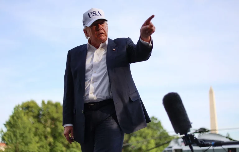 Trump avertit Taïwan de ne pas envisager l&rsquo;indépendance après sa rencontre avec Xi Jinping.