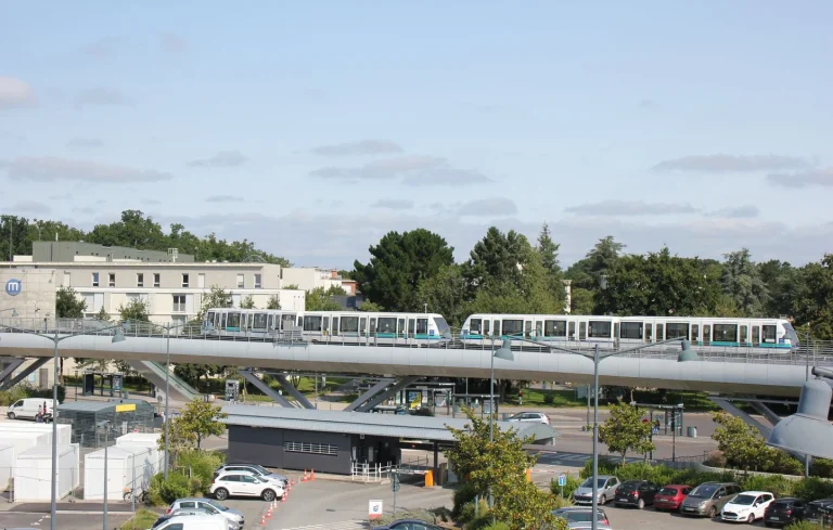 Rennes utilise l&rsquo;énergie solaire pour alimenter ses deux lignes de métro.