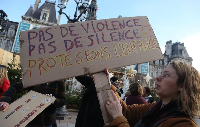 Violences périscolaires à Paris : 16 suspects en garde à vue issus de trois écoles.
