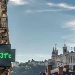 Chaleur record en France : 29,8° à Brest et 33,8° à Bergerac, des températures inquiétantes.