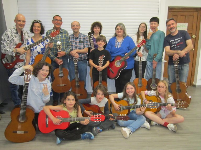 L’Avranches Guitar Orchestra est né : une nouvelle identité pour les cordes locales