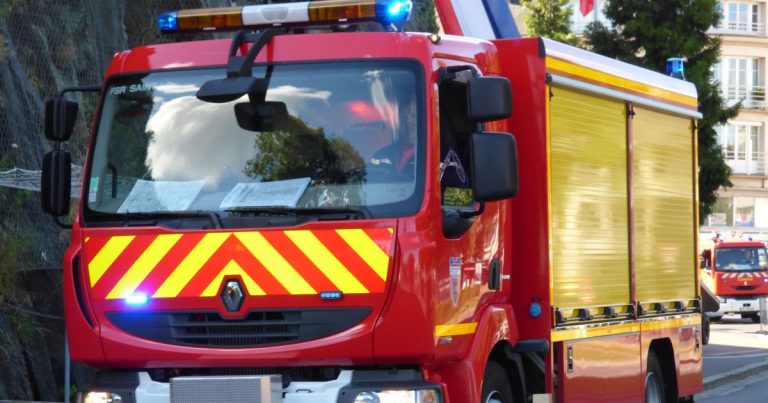 Un motard de 25 ans gravement blessé dans un accident à Querqueville, France.