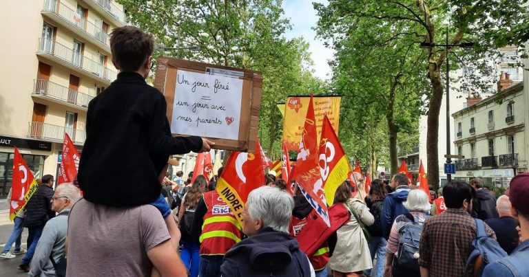1.700 à 2.000 manifestants défilent à Tours pour le 1er mai, selon les organisateurs.