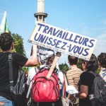 Manifestations du 1er Mai : 300 000 manifestants selon les syndicats, 158 000 selon le gouvernement.