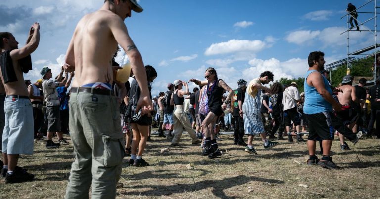 Free party dans le Cher : 30 000 participants attendus sur une zone militaire, risques signalés.