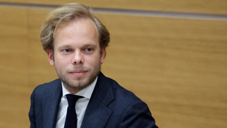 Plainte pour prise illégale d&rsquo;intérêts contre Charles Alloncle, rapporteur sur l&rsquo;audiovisuel public.