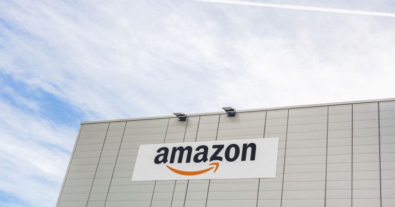 Amazon investit 15 milliards d&rsquo;euros en France, créant 7.000 emplois en CDI sur trois ans.