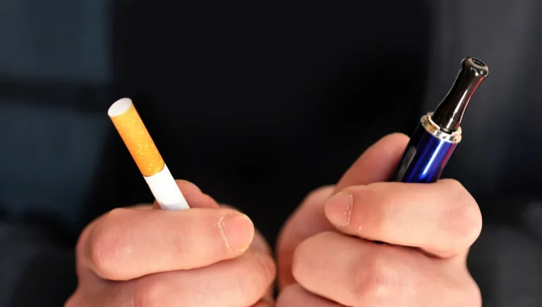 Succès des cigarettes électroniques : est-ce que vapoter c’est fumer ?